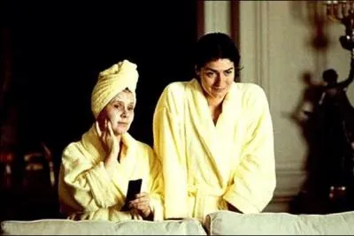 Dis-donc ma chère : le peignoir vous va mieux que le rose !