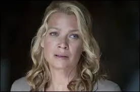 Qui essaye en vain de la réconforter ?