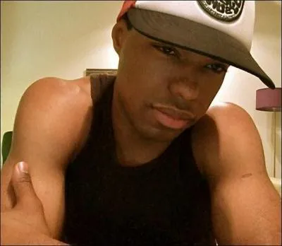 Après, avec quel garçon dont Broduey était jaloux Camila est-elle sortie ?