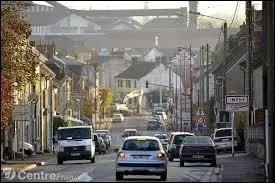 Nous entrons dans la ville Nivernaise d'Imphy. Nous sommes en région ...