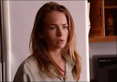 Quel tatouage a Angie sur l'épaule ?