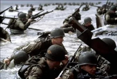 Dans quel film, après avoir débarqué sur une plage Normande avec son unité, le personnage meurt-il à la fin ?