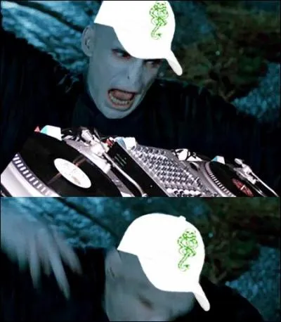 Astuce 4 : devenir une star de la musique. Comme le montre le succès de Violetta chez les plus jeunes (à partir de 6 ans... ou comment rendre un enfant acculturé et bercé d'illusions), la musique occupe une place de plus en plus importante dans notre société. Voldemort l'a compris et s'est vite déguisé en :
