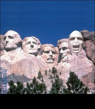 Pour les adultes passionnés de géographie... Voldemort a demandé à Gutzon Borglum s'il pouvait lui aussi avoir sa tête dans le granit...