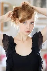 Comment s'appelle cette élève ?