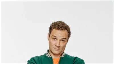 Comment s'appelle le professeur de sport ?