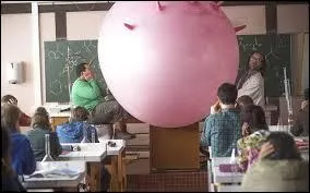 Quel professeur déclare : « Aujourd'hui, on invente un exercice, on le fait, on le corrige, tout seul et en silence, HOP, c'est parti ! » ?