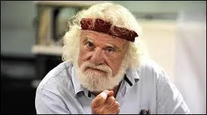 Joueur et entraîneur de rugby à XV. Il porte le nom de forgeron.