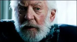 Que veut-il de Katniss dans le 2 ?