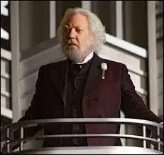 Comment s'est-il débarrassé de ses ennemis pour accéder au pouvoir ?