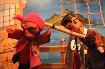 Guignol est un petit personnage brun qui met des coups à tout ce qui se dresse devant lui. Dans quelle ville a-t-il vu le jour au début du XIXe siècle ?