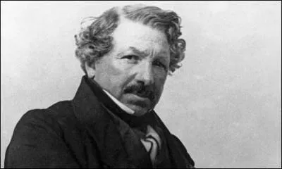 Louis Daguerre avait mis au point le daguerréotype. De quel objet était-ce l'ancêtre ?