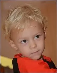 Sur cette photo cet enfant est...