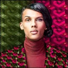Dans le clip officiel de cette chanson, Stromae se déguise en femme. Quelle est la chanson concernée ?
