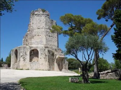 De ces quatre départements, lequel n'est pas frontalier de celui du Gard ?