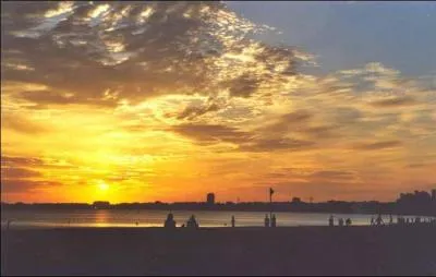 Le département de la Loire-Atlantique ne touche pas celui :