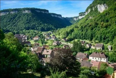 Quel département ne touche pas à celui du Jura ?