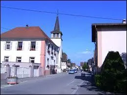 Voici l'église Saint-Jacques de la commune de Wickerschwihr. Elle se situe en région ...