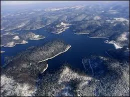 Lequel de ces lacs ne se situe pas en Lorraine ?