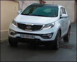 Quels sont le modèle et la marque de la voiture ci-dessous ?