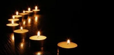 Comment s'appelle le contenant où l'on met traditionnellement les cendres ?