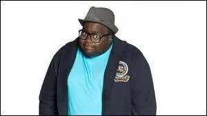 Étudiant en sociologie, tout le monde le trouve très marrant parfois, comment s'appelle-t-il ?