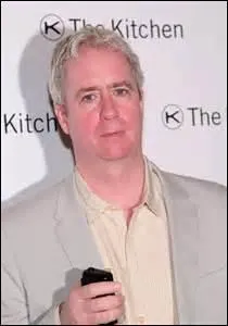 Parmi ces hommes, qui est l'auteur de l'uvre d'art "Eyes" ?