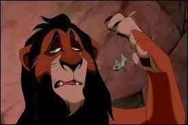 Qui tente de manger une souris dans "Le Roi lion" ?