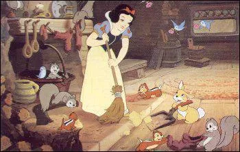 Dans "Blanche-Neige et les sept nains", une petite souris se montre fort mécontente de voir sa maison encrassée. Quels animaux ont sali ainsi sa maison ?
