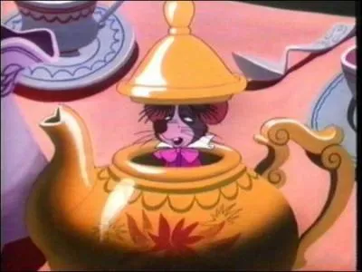 Dans "Alice au pays des merveilles", quel animal a, comme les souris, peur des chats ?