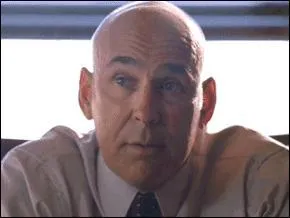 Il est le directeur adjoint du FBI, il est marié et a une fille. Qui est-ce ?