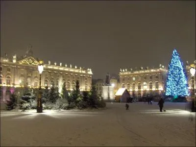 Dans quelle ville française se trouve la place Stanislas ?