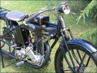 Quand je vous propose : télescopique, 1909, c'est bien sûr pour répondre --------.