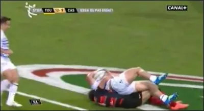 Qui lors au match de demi-finale de championnat de France : Toulouse-Castres à sauvé l'essai de Max Evans (Castres) dans la ligne d'en but en 2012 ?