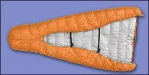 Je propose : 1932, l'alpiniste Pierre Allain, et ----------- voit le jour.