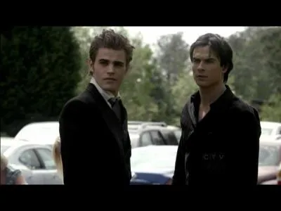 Qui est à l'origine de la transformation de Damon et Stefan ?