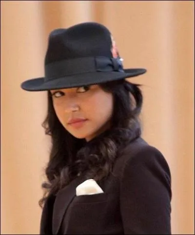 Avec quelle personne Santana va-t-elle sortir dans la saison 3 et 5 ?