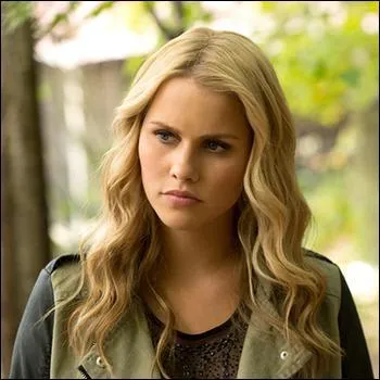 Qui Rebekah a-t-elle aimé par le passé ?