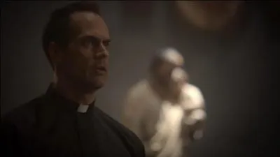 Qui est la nièce du prêtre ?