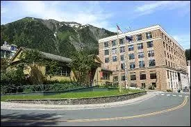 Quel(le) ancien(ne) candidat(e) à la vice-présidence des Etats-Unis était gouverneur de l'Alaska durant la campagne électorale ?