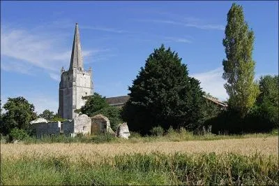 Quelle est cette ancienne abbaye d'Indre-et-Loire où reposent les cendres de Yul Brynner ?