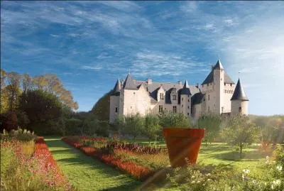 Près de quelle ville d'Indre-et-Loire, François Rabelais est-il né ?