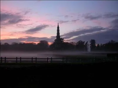 Quelle est la hauteur de la fameuse Pagode de Chanteloup, seul souvenir du château du duc de Choiseul ?