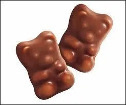 Que contiennent ces célèbres friandises enrobées de chocolat ?