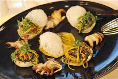 Les casserons, grillés ou frits à l'ail, c'est absolument délicieux : il faut pourtant les faire pocher auparavant ! Mais pardon, que sont ces casserons ?