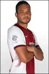 Qui est cet attaquant du FC Metz ?