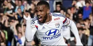 Qui est cet attaquant de l'Olympique Lyonnais ?