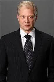 Qui est le(la) protégé(e) de Cyrus Beene ?