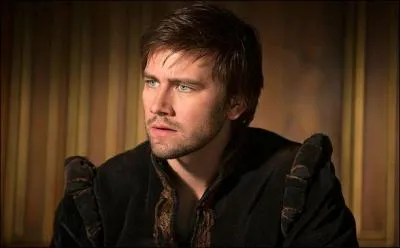 Qui est Bash par rapport à François ?