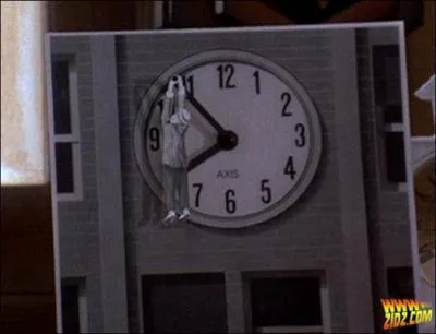 Au début du 1er film, on voit cette horloge.Mais, pourquoi a-t-on une impression de "déjà vu" ?